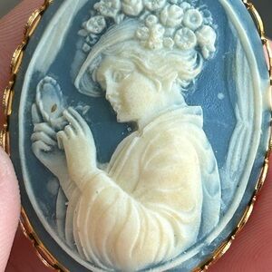 Blue vintage cameo brooch 40mm